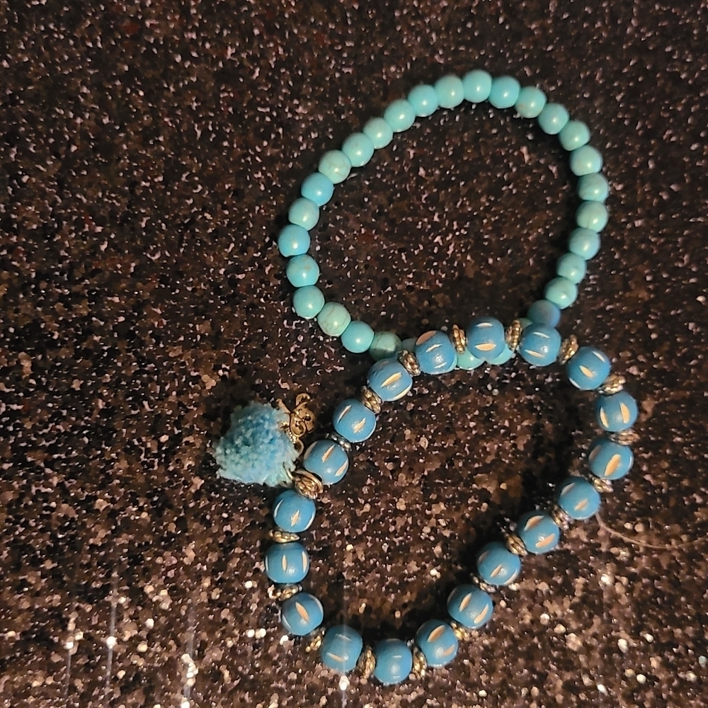 Turquoise (2qty) Stretch Beady Bracelets never worn vintage Hp🔥🔥🔥🔥 - Picture 2 of 2